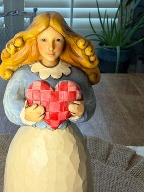 Jim Shore "My heart is yours" Angel Figurine 2006 One owner/excellent condition